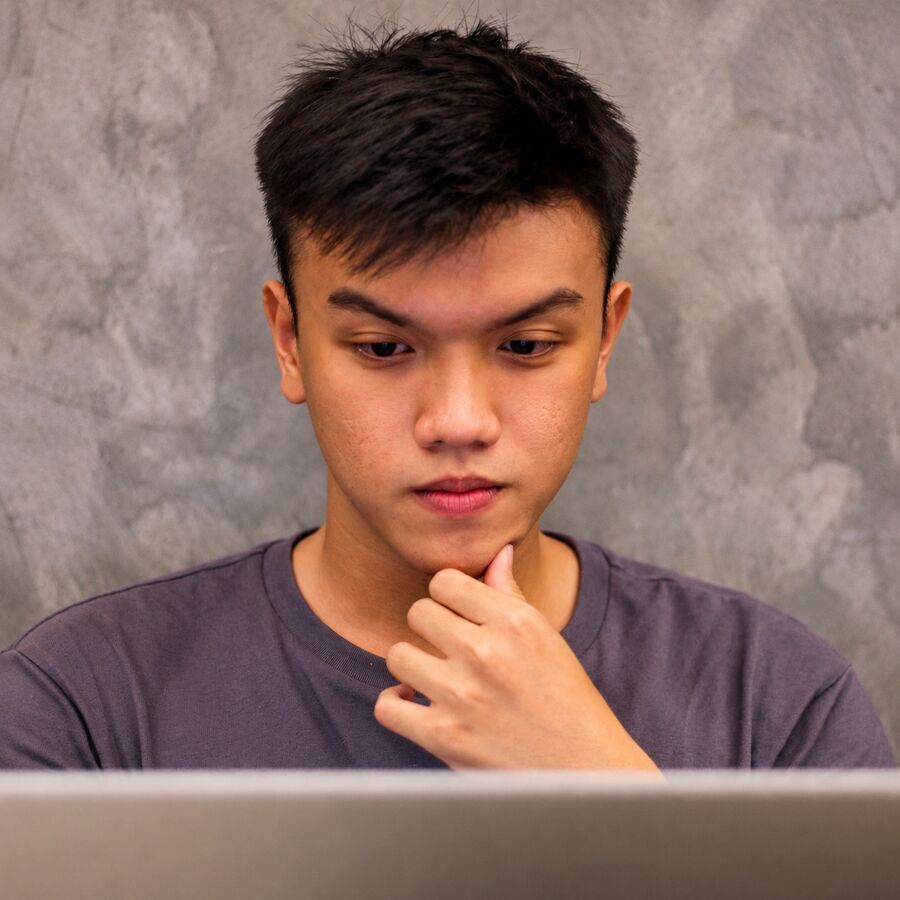 我先问它会不会中文，后来开始问自己想学什么