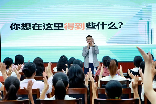 大厂直播带货讲师李大象：每天教人拍视频搞钱，教练技术究竟帮我解决了什么痛点？（原文插图）