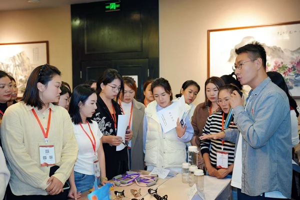大厂直播带货讲师李大象：每天教人拍视频搞钱，教练技术究竟帮我解决了什么痛点？（原文插图）