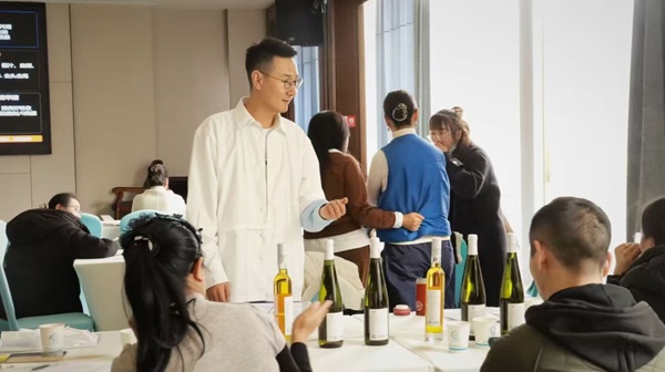 大厂直播带货讲师李大象：每天教人拍视频搞钱，教练技术究竟帮我解决了什么痛点？（原文插图）
